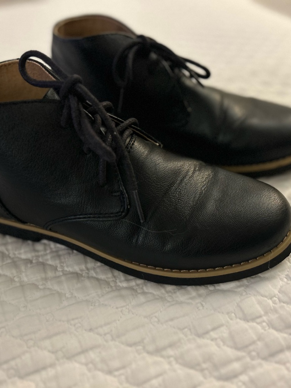 Perry Ellis Black Leather Chase Chukka boot with Tan Accent Youth size 4